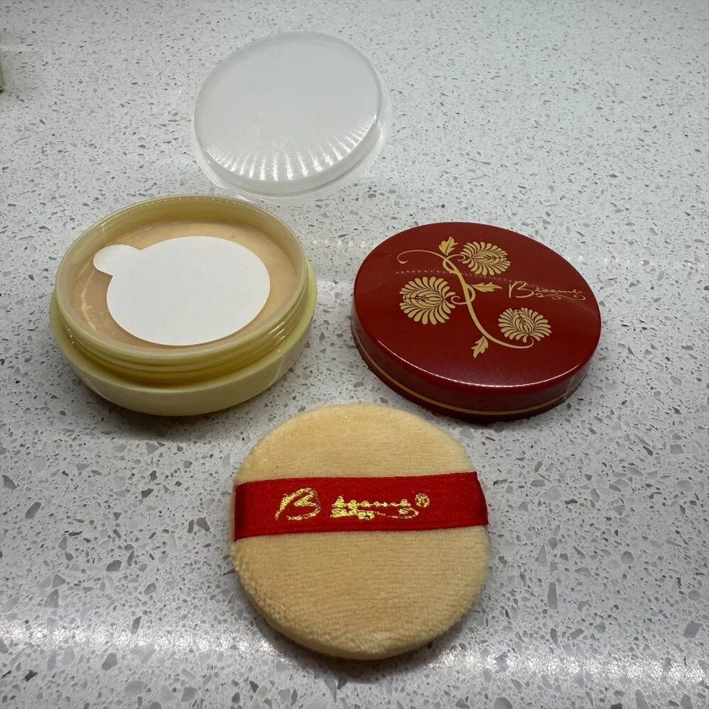 Besame Cosmetics Brightening Vanilla Face Powder - Picture 3 of 8